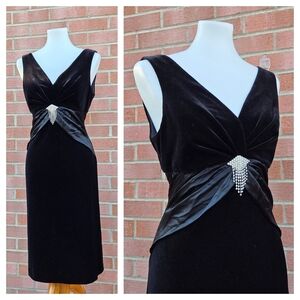 Cachet Black Velvet & Silk V Neck Formal Cocktail Dress Size 8
